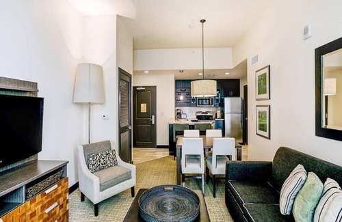 Northeast Virginia Beach Resort | Luxurious two bedroom at the sophisticated Oceanaire Resort Hotel on VA Beach.