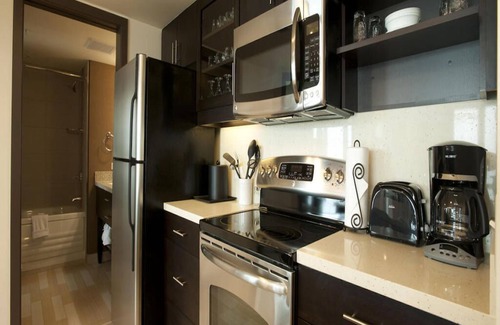 Northeast Virginia Beach Resort | Luxurious two bedroom at the sophisticated Oceanaire Resort Hotel on VA Beach.