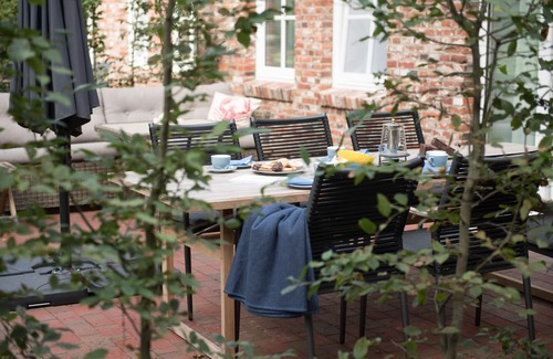 Friedeburg Apartment | Luxurious Ukena vacation apartment in the count's Karl-Georgs-Forst; dogs welcome