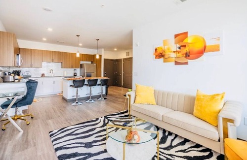 Downtown Apartment | Luxurious Unit★ Med Dist.★/Downtown★/Gated/ Pool-View★