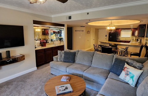Gatlinburg Condo | Luxurious, updated condo with spectacular mountain views and close to everything