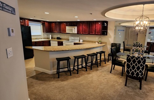 Gatlinburg Condo | Luxurious, updated condo with spectacular mountain views and close to everything