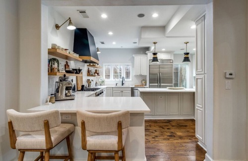 Greenland Hills House | Luxurious Updated Tudor Near Greenville Ave : Walk to Restaurants