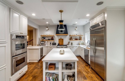 Greenland Hills House | Luxurious Updated Tudor Near Greenville Ave : Walk to Restaurants