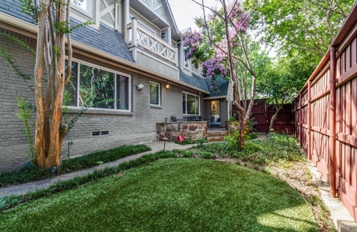 Greenland Hills House | Luxurious Updated Tudor Near Greenville Ave : Walk to Restaurants
