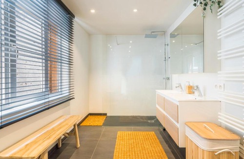 Vogelzang House | Luxurious, updated, warm & stunning Home terraces