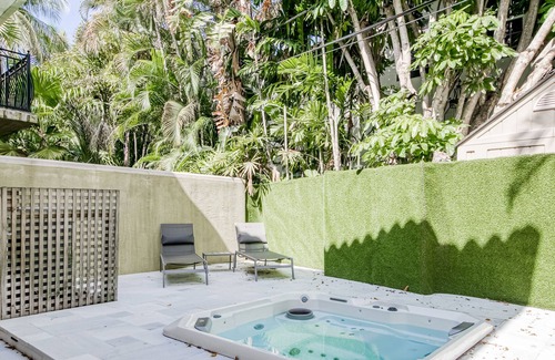 Victoria Park House | Luxurious Victorian Park gem with two balconies, hot tub, city views & fast WiFi