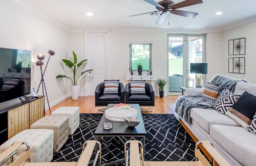 Victoria Park House | Luxurious Victorian Park gem with two balconies, hot tub, city views & fast WiFi