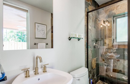 Victoria Park House | Luxurious Victorian Park gem with two balconies, hot tub, city views & fast WiFi