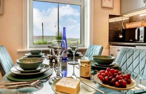 Tywyn House | Luxurious Victorian Seaside House - 3 bedrooms & 3 bathrooms. Private parking.