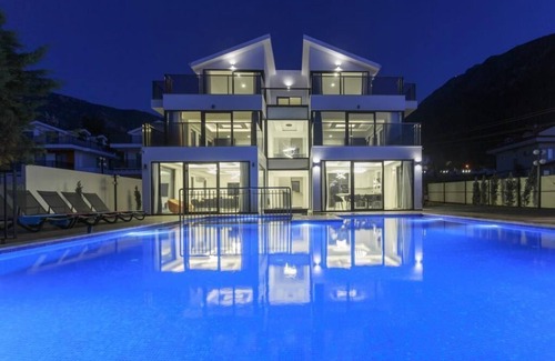 Oludeniz House | Luxurious Villa Canada By Luxury Group - 5 Master Bedrooms
