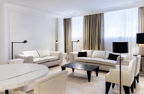 Trastevere Villa | Luxurious Villa in the Heart of Trastevere