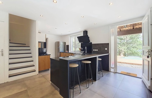 Mons House | Luxurious Villa near Lake Saint-Cassien: 5BR, Private Pool, Golf, Vineyard, Forest, Scenic Views