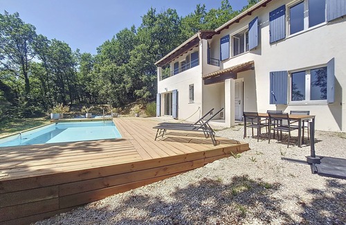 Mons House | Luxurious Villa near Lake Saint-Cassien: 5BR, Private Pool, Golf, Vineyard, Forest, Scenic Views