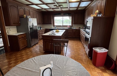 Harlingen Villa | Luxurious villa near South Padre Island and Mexico. Sleeps 16! Pool & hot tub!