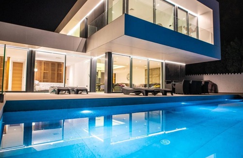 Salobrena Villa | Luxurious villa with heated pool
