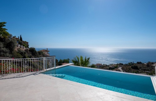 Salobrena Villa | Luxurious villa with Jacussi