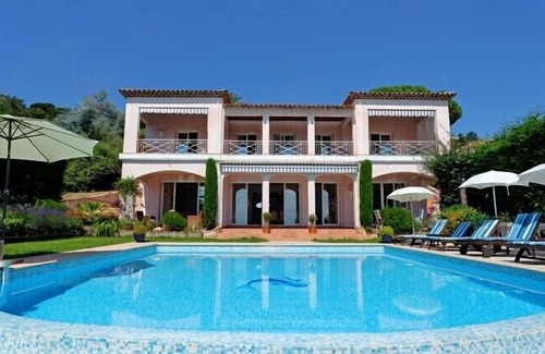 Golfe Juan Villa | Luxurious villa with infinity pool and an amazing 180° view to the sea