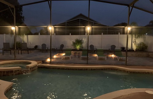 Loma Vista Villa | Luxurious villa with heated pool near Disney