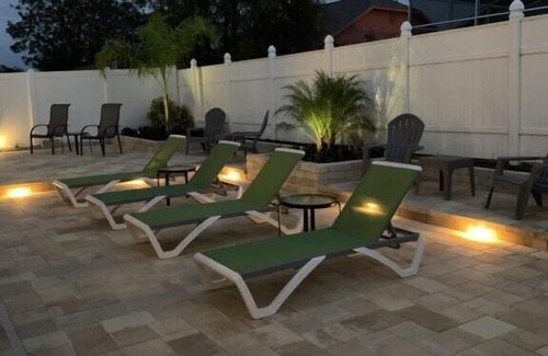 Loma Vista Villa | Luxurious villa with heated pool near Disney