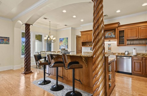 Gulf Park Estates House | Luxurious Waterfront Villa on Simmons Bayou! 3/2 Sleeps 8!