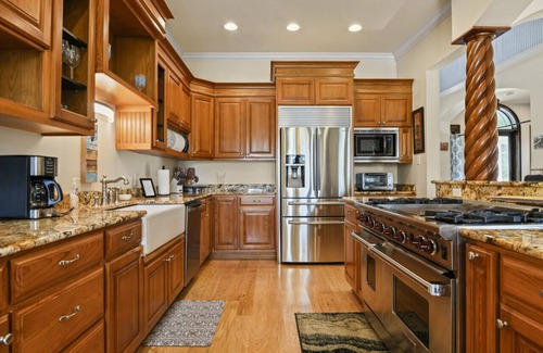 Gulf Park Estates House | Luxurious Waterfront Villa on Simmons Bayou! 3/2 Sleeps 8!