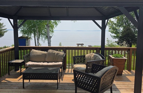 Wahnapitae First Nation House | Luxurious waterfront retreat with swim spa
