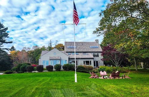 Trevett House | Luxurious Waterfront Retreat: Historic Charm & Breathtaking Scenery at Tidewatch