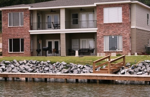 Hot Springs Condo | Luxurious Waterfront Condo with a Great Mountain & Lake View, Pool
