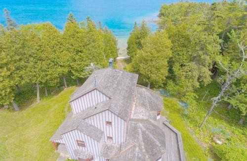 Sister Bay House | Luxurious Waterfront Door County Home