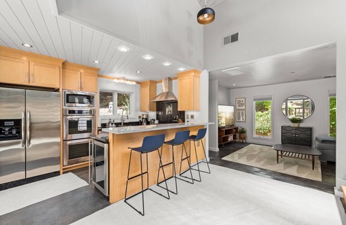 Geyserville House | Luxurious Wine Country Oasis-Complimentary wine tasting at Croix included!