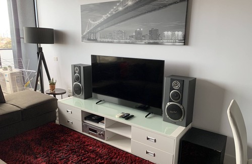 South Yarra Apartment | Luxurious with great city views, free Private parking & fast internet