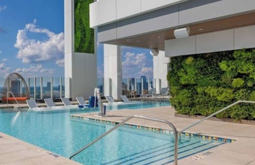 Downtown Atlanta Condo | Luxurious Wyndham Atlanta 2 Bedroom Condo with Kitchen