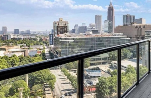 Fairlie-Poplar Historic District Condo | Luxurious Wyndham Atlanta 3 Bedroom Condo with Kitchen