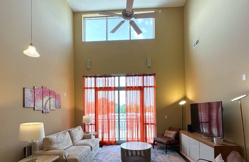 Durham Condo | Luxuriously furnished 2BD Loft - walking distance from Duke University Hospital