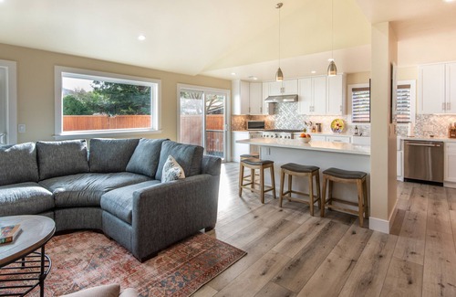 Coombsville House | Luxuriously Renovated Amongst Tranquil Vineyards - Close to Downtown!