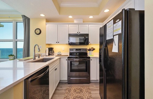 Ono Island Condo | Luxuriously renovated! 2BR/2BA Western Sunset Corner+2 King Beds! Sleeps 6.