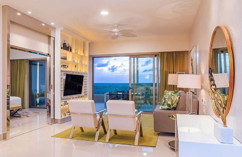 Playa Mujeres Resort | Luxury 1 bdrm Suite at the beautiful Garza Blanca