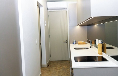 Greater Johannesburg Metropolitan Area Apartment | Luxury 1-bed apartment in amazing Rosebank, Johannesburg with fitness room, WiFi