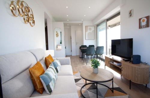 Cannes La Bocca Apartment | Luxury 1 Bed Apt Seafront Escape in Cannes