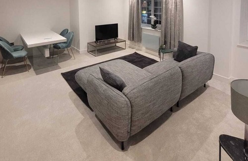 Wainscot Apartment | Luxury 1 Bed Flat In The Heart Of Rochester