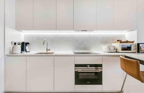 Shepherd's Bush Apartment | Luxury 1-Bed in Soho House Building w/Pool & Gym