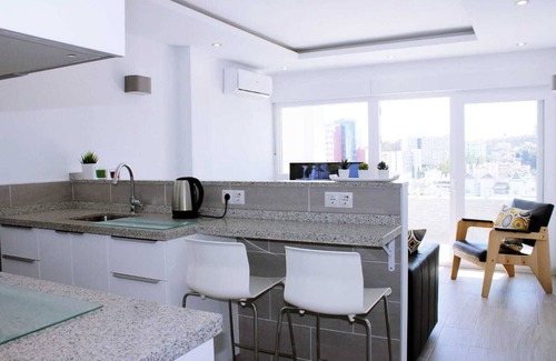 Benalmadena Costa Apartment | Luxury 1 Bedroom Apt, VFT/MA32393. 2 mins walk to the Beach,/Bars/Restaurants