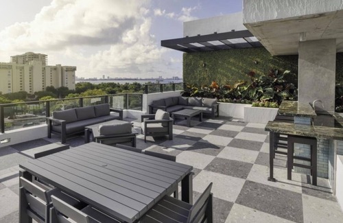 North Miami Apartment | Luxury 1-bedroom condo with amazing views.