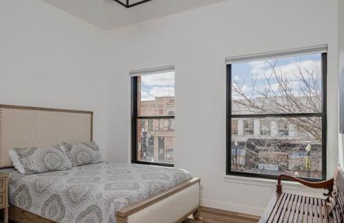 Neenah Apartment | Luxury 1 Bedroom Downtown Neenah Flat