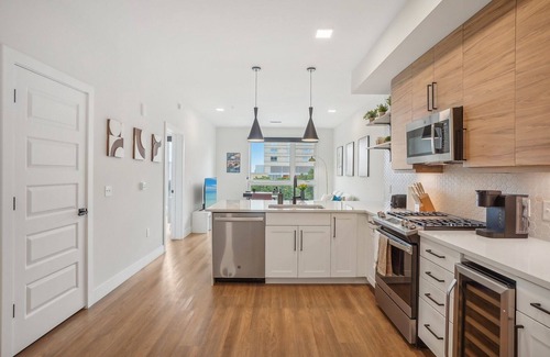 City Park West Apartment | Luxury 1 Bedroom, Gym, Spa, Garage, King bed