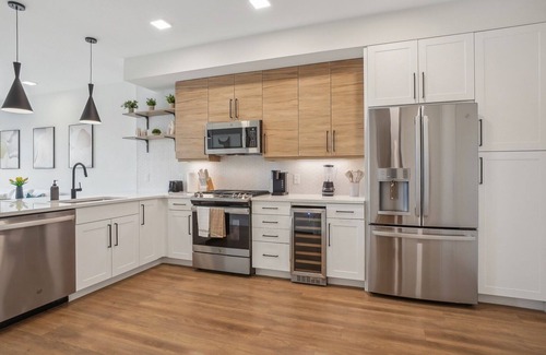 City Park West Apartment | Luxury 1 Bedroom, Gym, Spa, Garage, King bed
