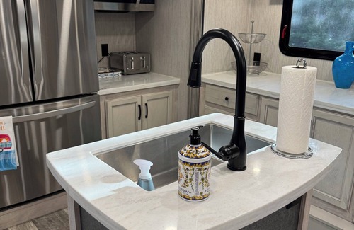 Prescott House | Luxury 1 Bedroom RV With Private Yard in Prescott