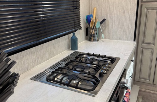 Prescott House | Luxury 1 Bedroom RV With Private Yard in Prescott