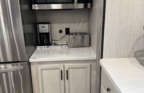 Prescott House | Luxury 1 Bedroom RV With Private Yard in Prescott